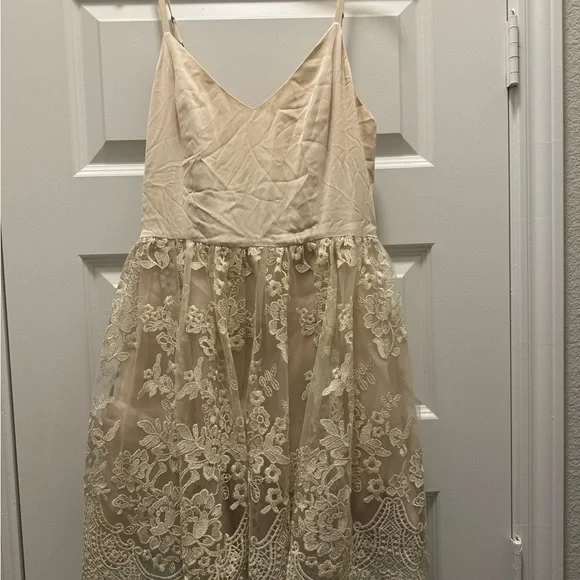 Alice + Olivia Beige Antique Gold Lace Julianne Ballerina Dress - Picture 3 of 3